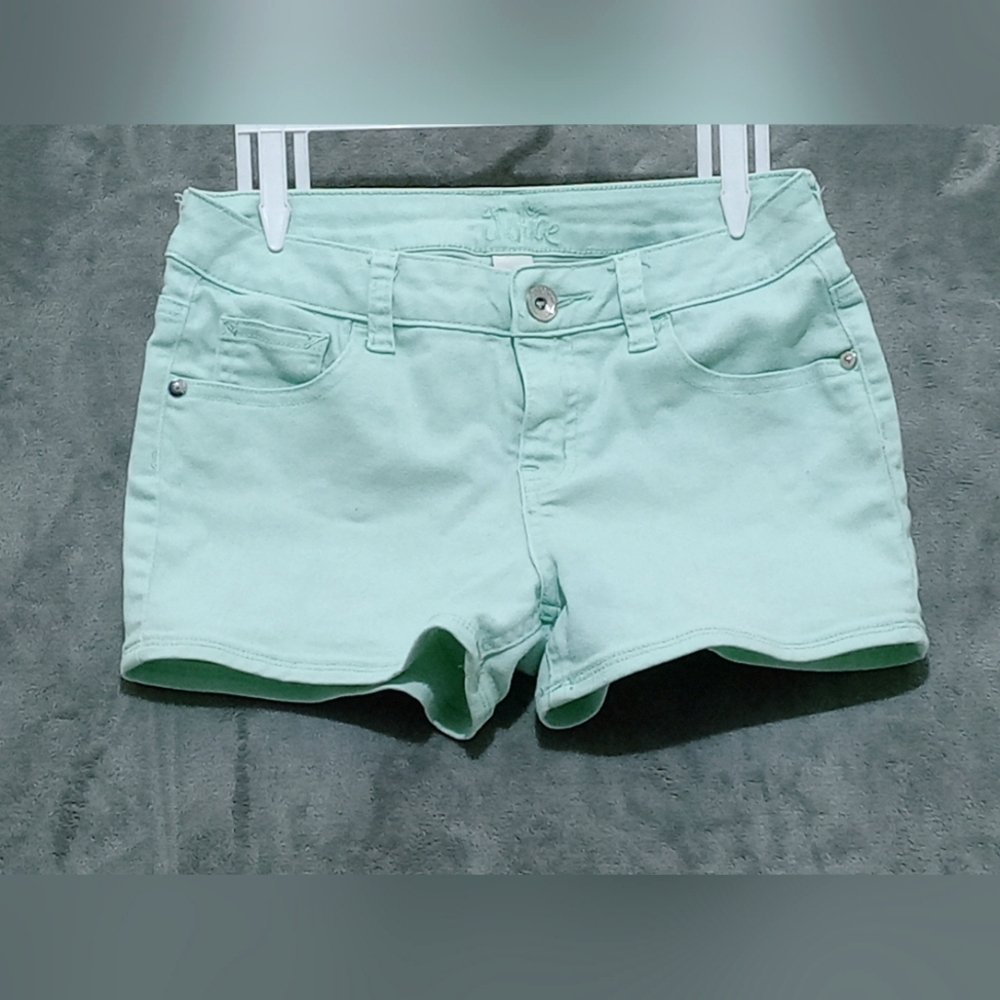 MINT GREEN GIRLS SHORTS (SIZE 12)